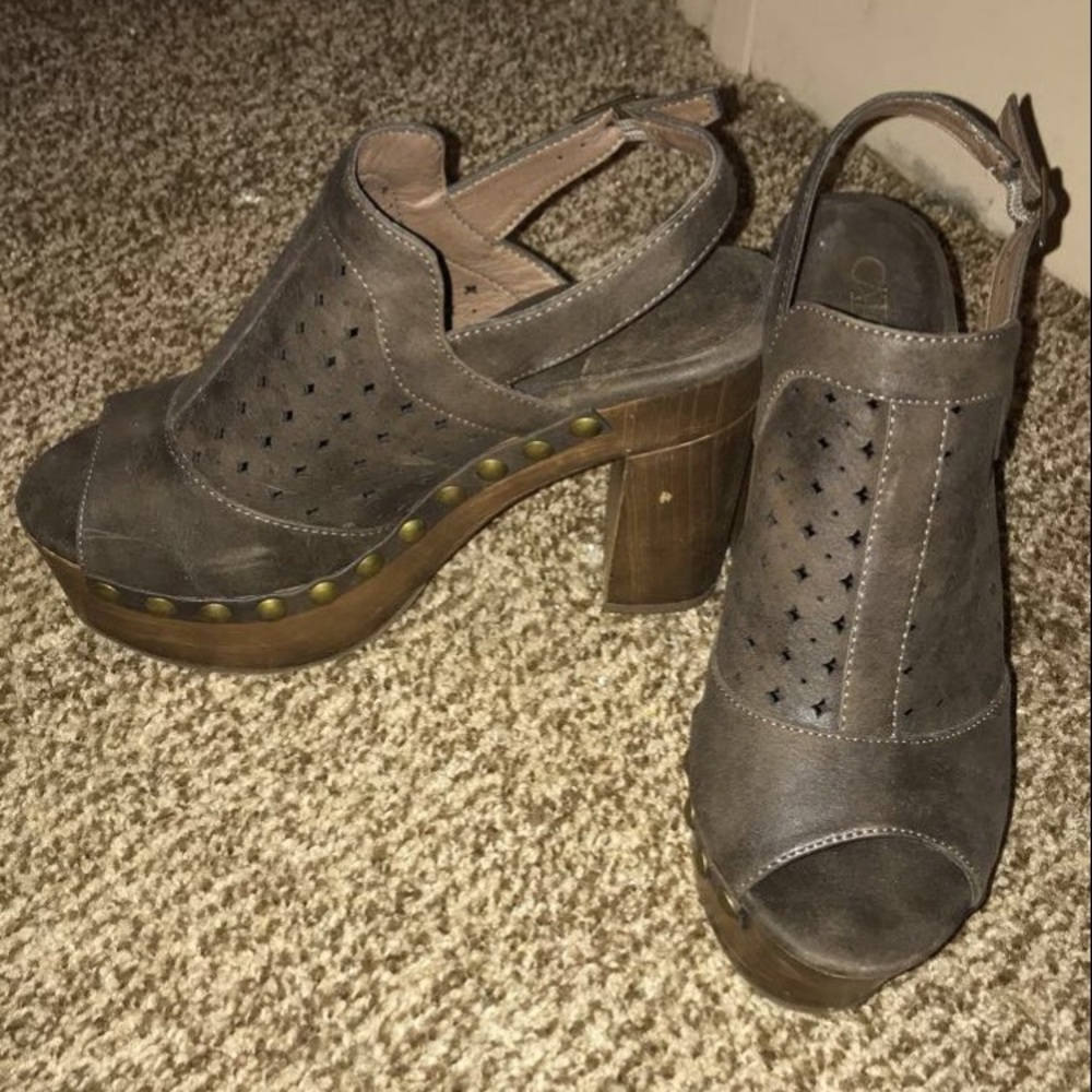 Women’s shoes